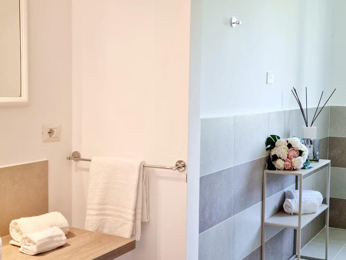 Ferienwohnung Stazzo San Teodoro La Quercia Piscina Condivisa Exterior foto