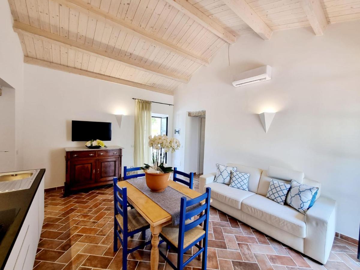 Ferienwohnung Stazzo San Teodoro La Quercia Piscina Condivisa Exterior foto